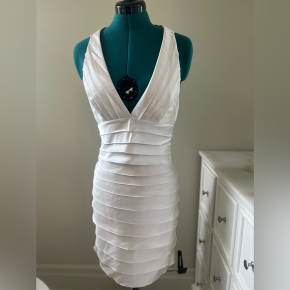 BCBG Maxazria Halter Dress (White, US 6) - Picture 1 of 3
